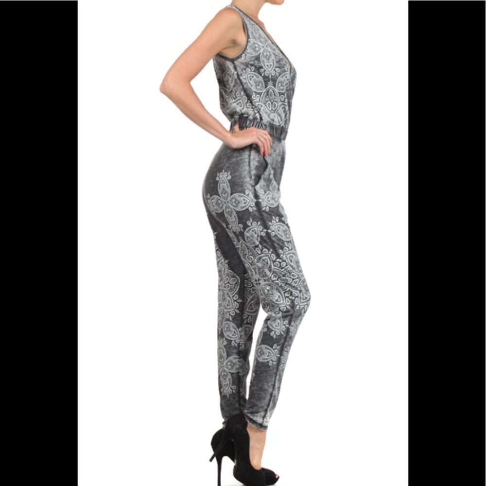 Cotton Adorned Cross Jump Suit Gray White - Picture 3 of 8